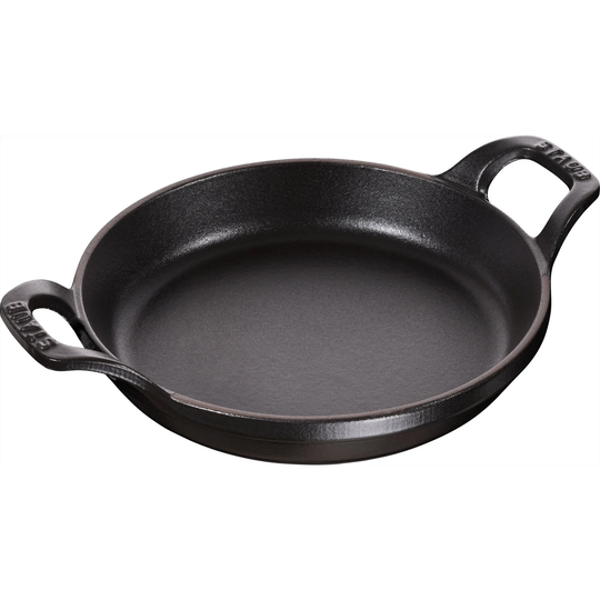 Staub Pyöreä, uuninkestävä La Cocotte -lautanen, 20 cm. 0,75 litraa, musta